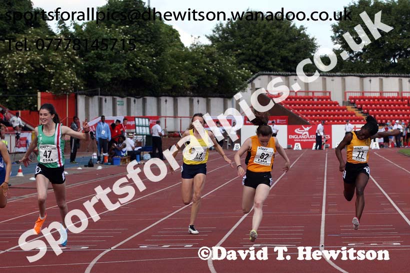 Junior girls 100 metres, 2015 English Schools Track and Field Champs., Gateshead Stadium. Photo: David T. Hewitson/Sports for All Pics